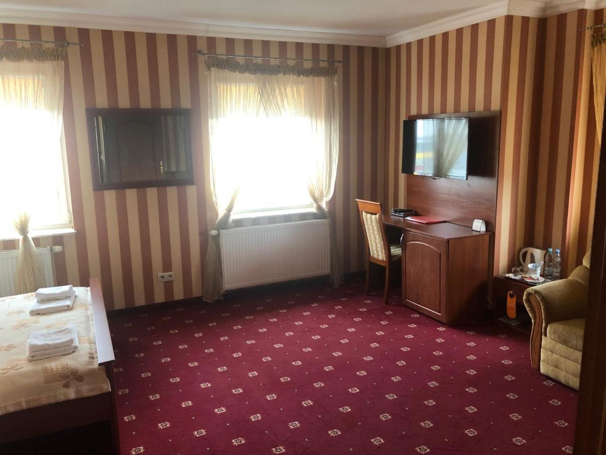 Hotel Arkadia Konskie Eksteriør bilde